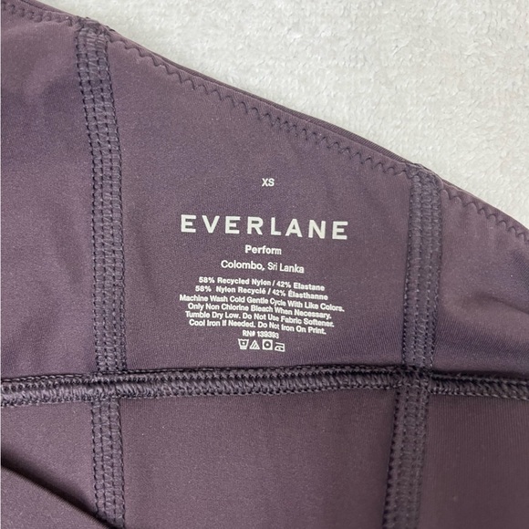 NWT Everlane The Perform Crossed Back Strap Cropped Top Eggplant Size XS - Picture 7 of 10